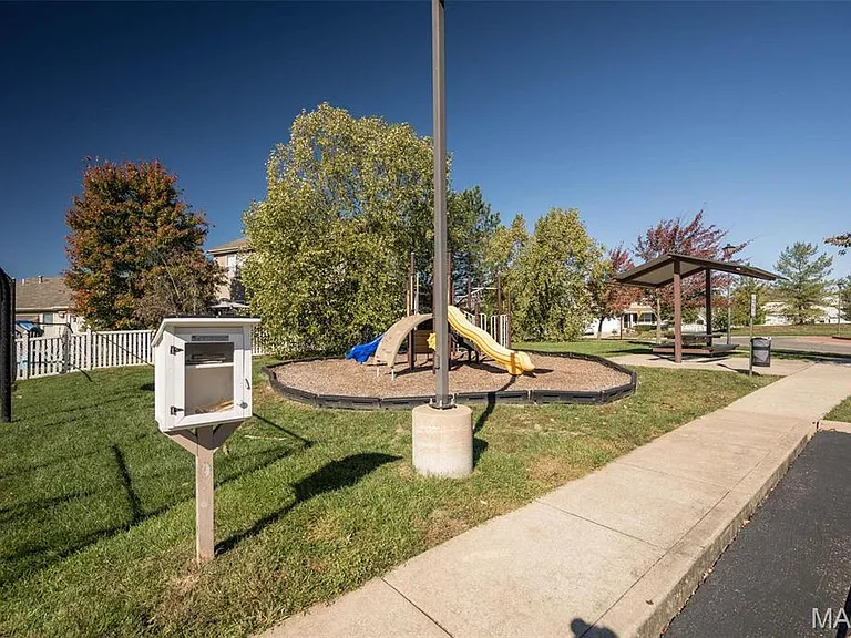 10201 Spring Creek Ln — Photo 26