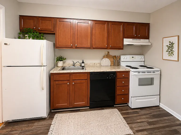 Hikes Point Apartments — Photo 3