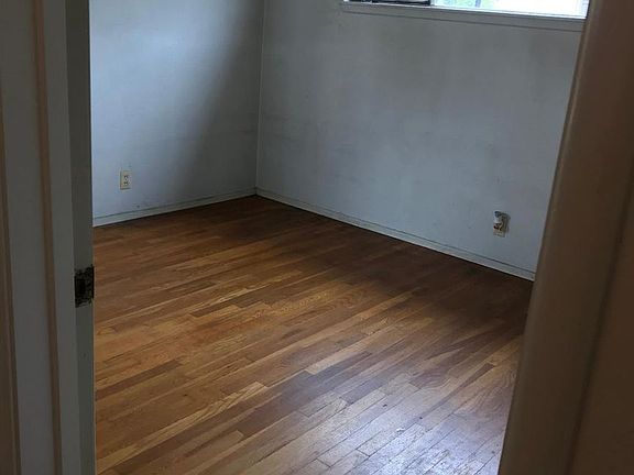 5th image of 2645 W Tulare Ave