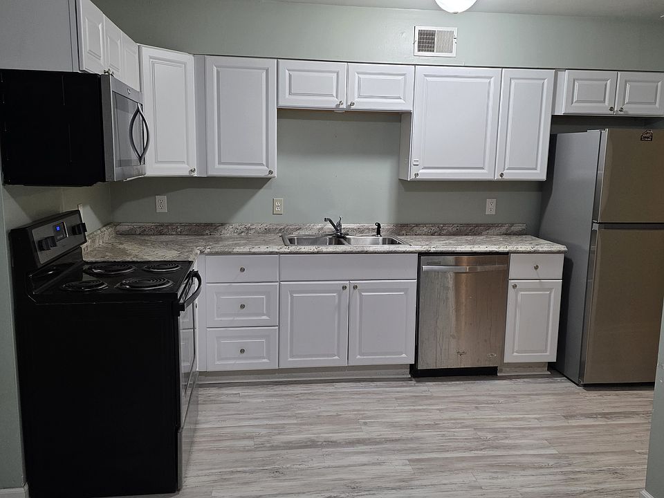 1st image of 209 1/2 Green St #1/2