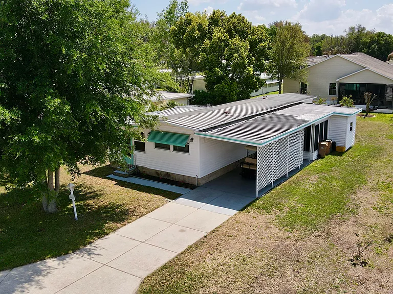 1016 Nell Way — Photo 3