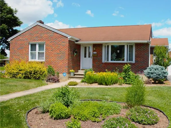 1735 Juniper Dr, Whitehall, PA 18052