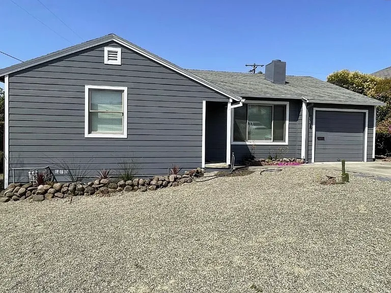 715 Cypress Ave — Photo 2