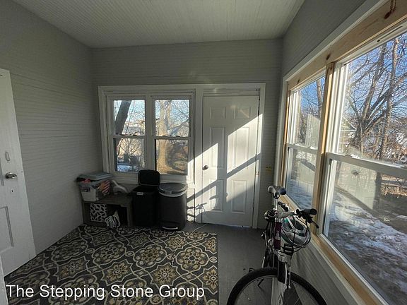 3rd image of 256 Irving Ave N #1