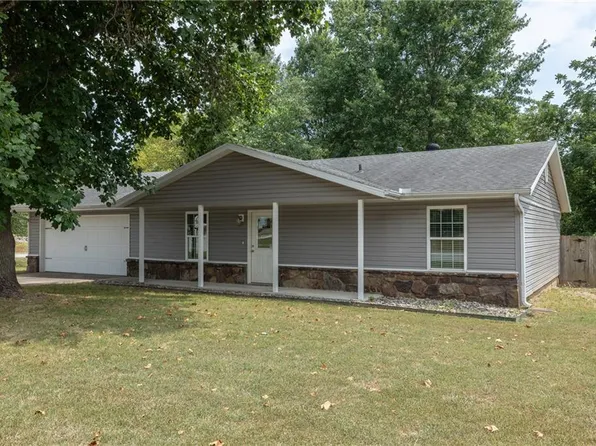 2705 W Meadowlark Dr, Fayetteville, AR 72704