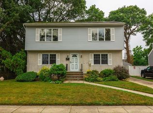 375 S 3rd St, Lindenhurst, NY 11757