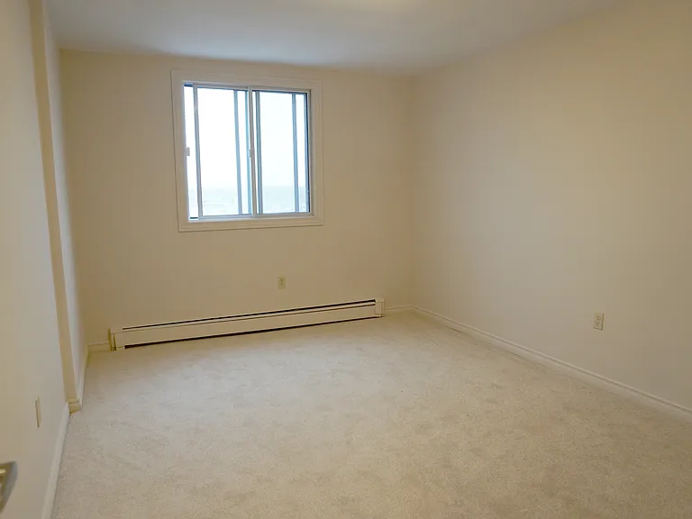 340 Willowdale Cres — Photo 9