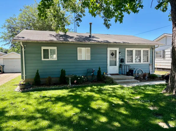105 S Miller St, Clinton, IL 61727