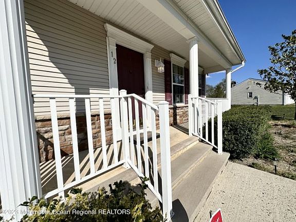 5th image of 12 Georgetown Blvd