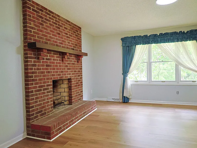 205 Tamassee Dr — Photo 69