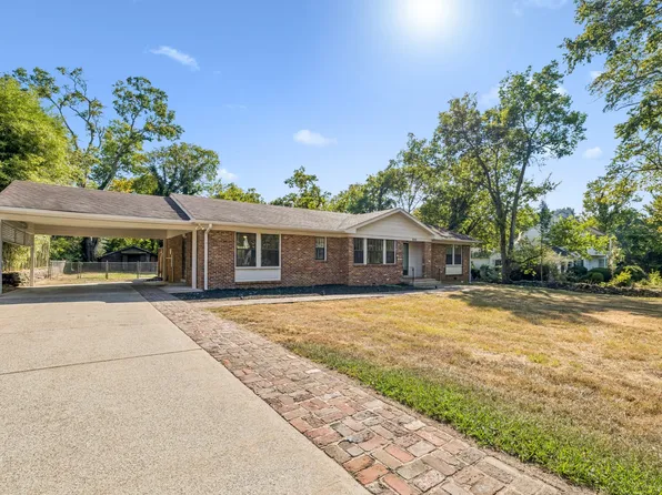 909 Hillcrest Ave, Columbia, TN 38401