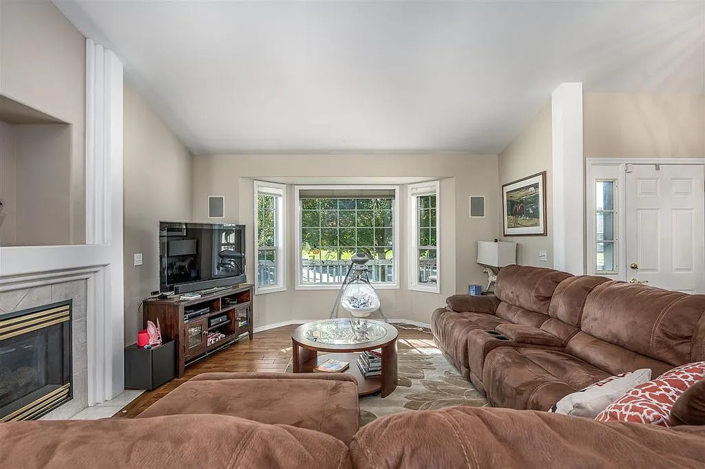 5 bed, 3549 sqft, $3,095 — Photo 3