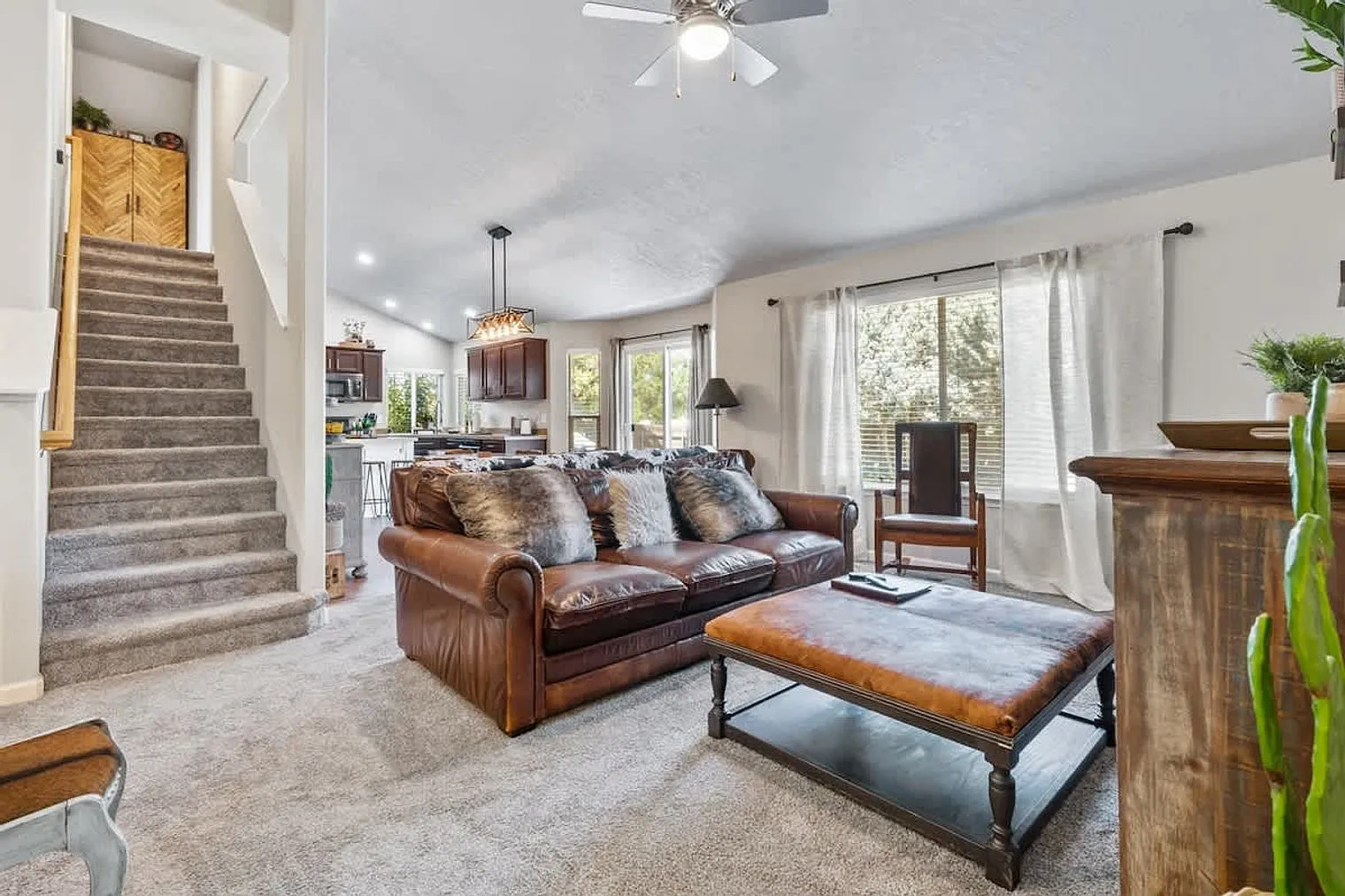 4 bed, 2.0 bath, 1593 sqft, $6,641 — Photo 2