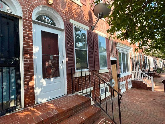 2nd image of 838 N Madison St