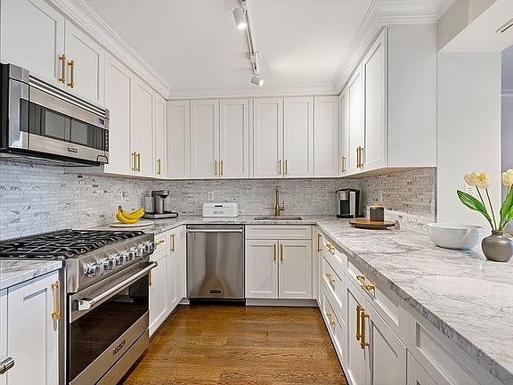 5th image of 625 Main St APT 626