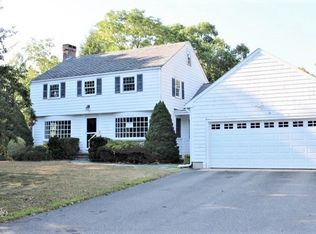 39 Hawthorne Ave, Barrington, RI 02806