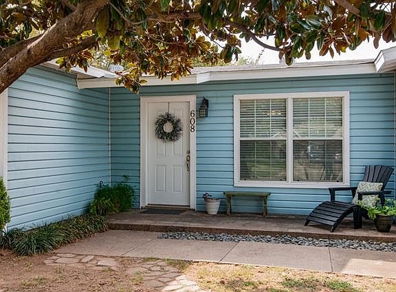 3rd image of 608 Brookfield Dr