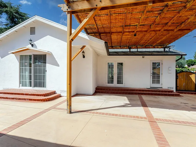 3960 Mayfield Ave — Photo 22