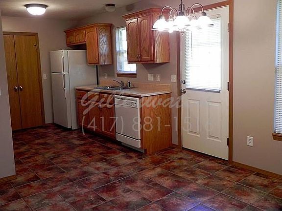 Kitchen/ Dining area