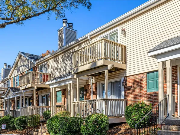 9121 N Swan Cir, Saint Louis, MO 63144