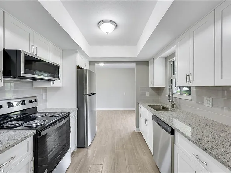 27150 Esther Dr — Photo 7