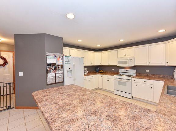 4th image of 1001 Charles Ave