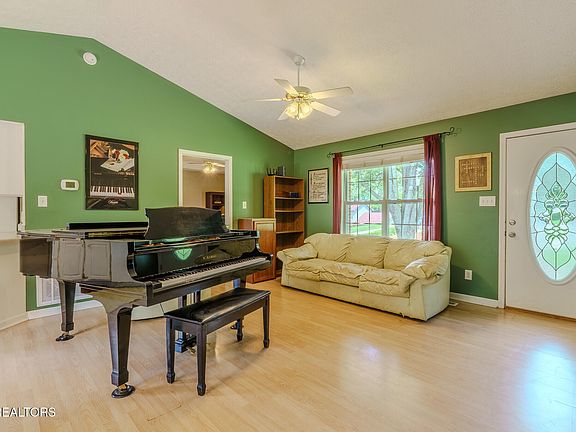 4th image of 7000 Stanfort Ln