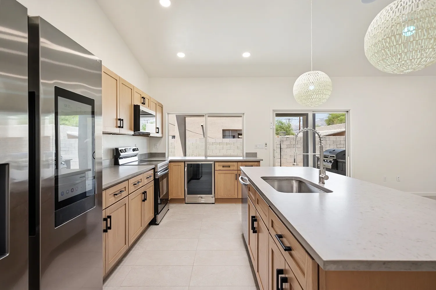 8 bed, 3200 sqft, $8,000 — Photo 4