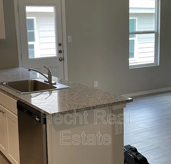 10754 Prusiner Dr — Photo 10