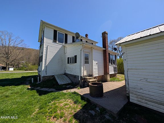 3rd image of 2057 Everett Rd
