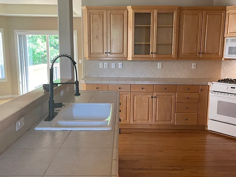 13432 NW Hartford St — Photo 37