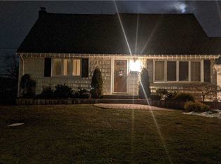 51 Salem Rd, Hicksville, NY 11801