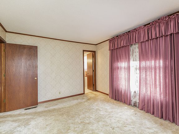 5th image of 6621 Crescent Dr