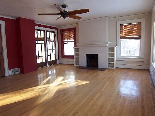 5th image of 1043 S Van Buren St