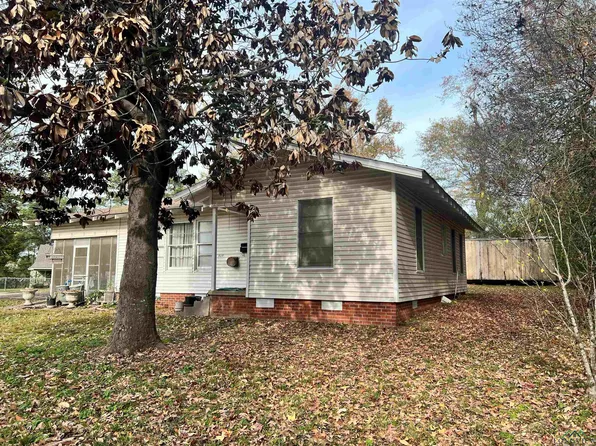 306 Timpson St, Center, TX 75935