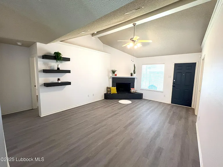 2802 108th St — Photo 2