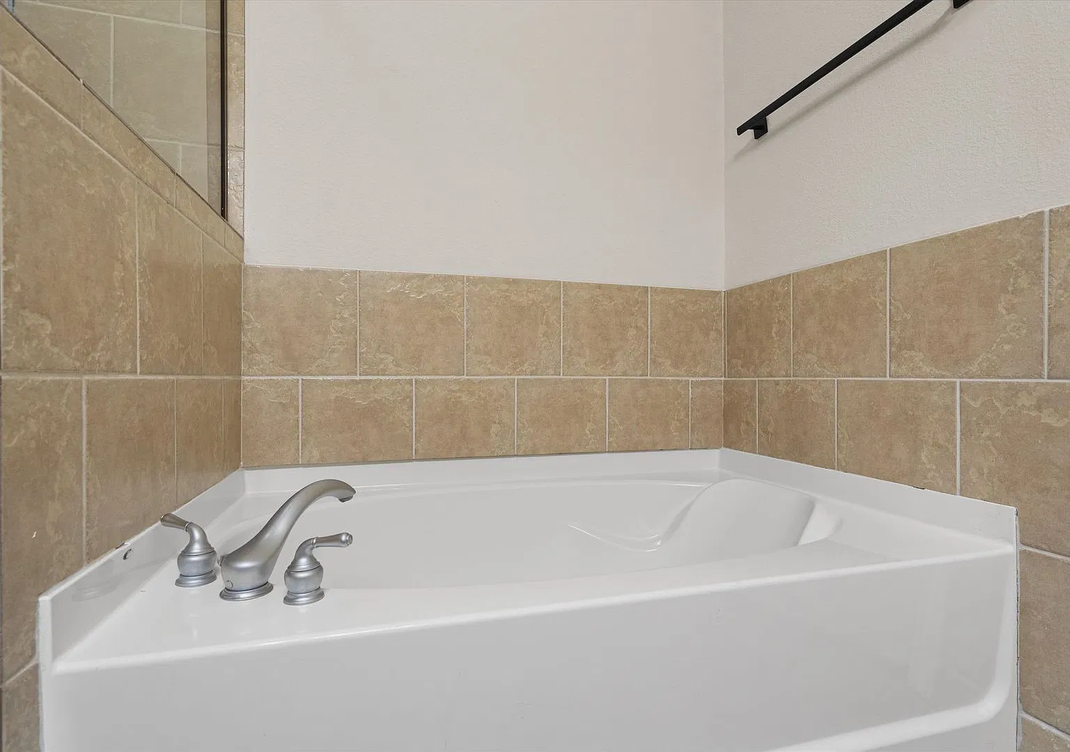 1405 Delsie Dr — Photo 4