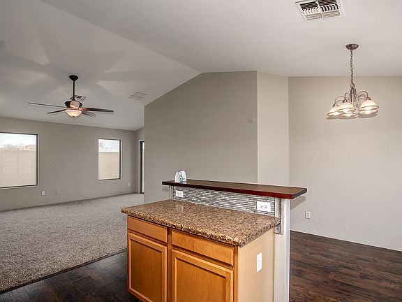3rd image of 1487 E Leslie Ave