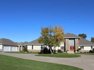 4196 Brookside Dr, Marion, IA 52302