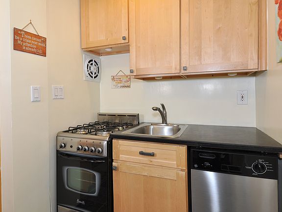 4th image of 40 Fleetwood Ave APT 1J