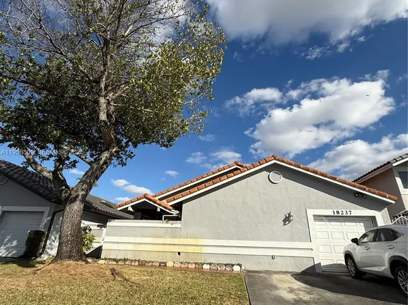 18237 NW 61st Pl, Hialeah, FL 33015
