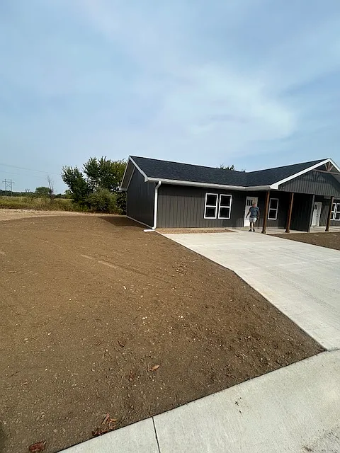 3 bed, 1100 sqft, $1,400 — Photo 2