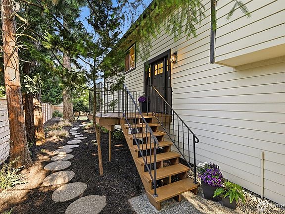 2nd image of 12544 25th Avenue NE