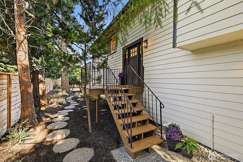 2nd image of 12544 25th Avenue NE