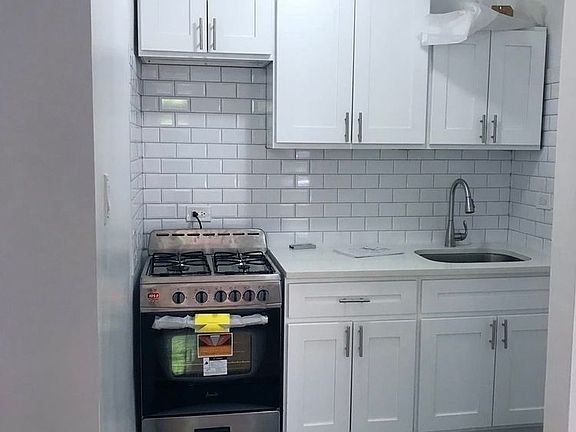 5th image of 200 E 17th St APT 3L