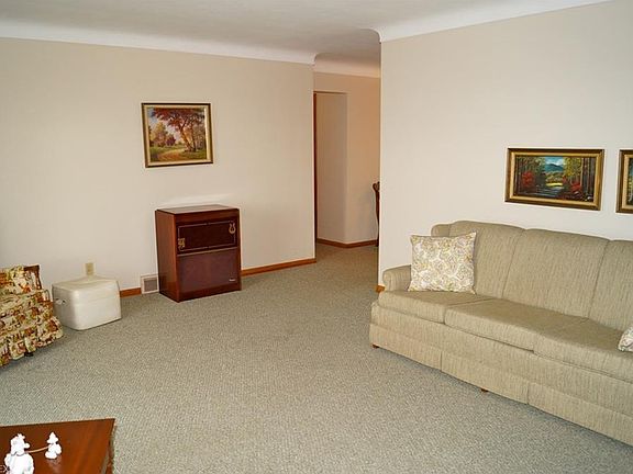 3rd image of 4407 Bruening Dr
