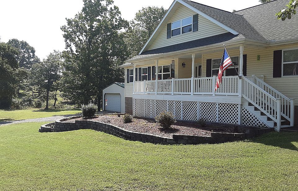 1st image of 218 Robin Hood Cir