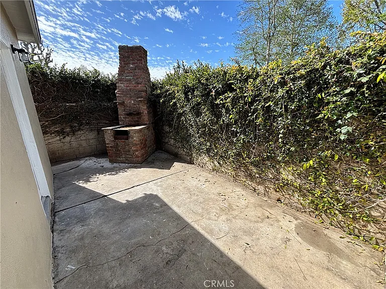 132 S Batavia St — Photo 14