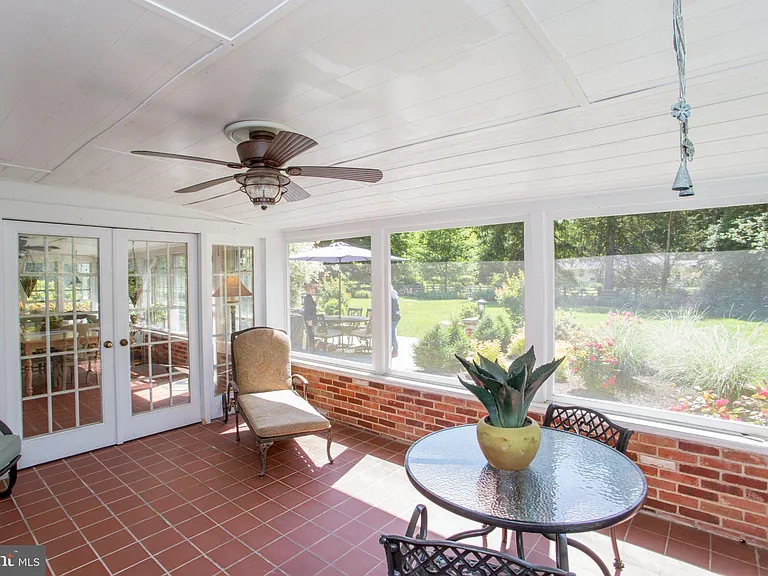 67 Townview Dr — Photo 35