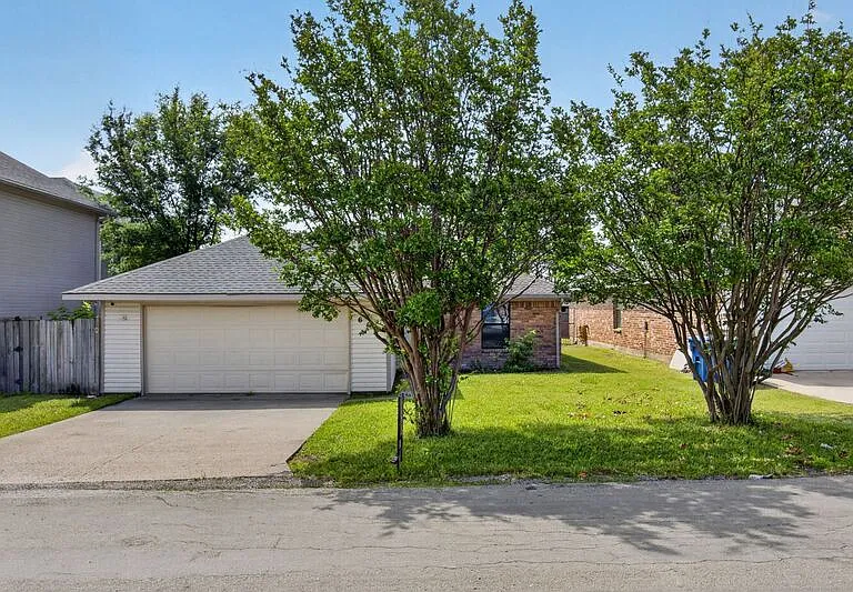 609 Trout St — Photo 1